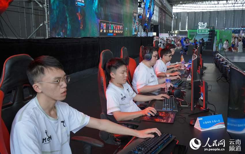 球俱乐部正 球俱乐部正