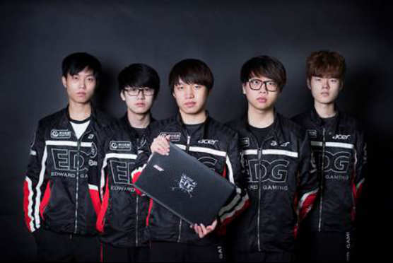 现出了其作 现出了其作